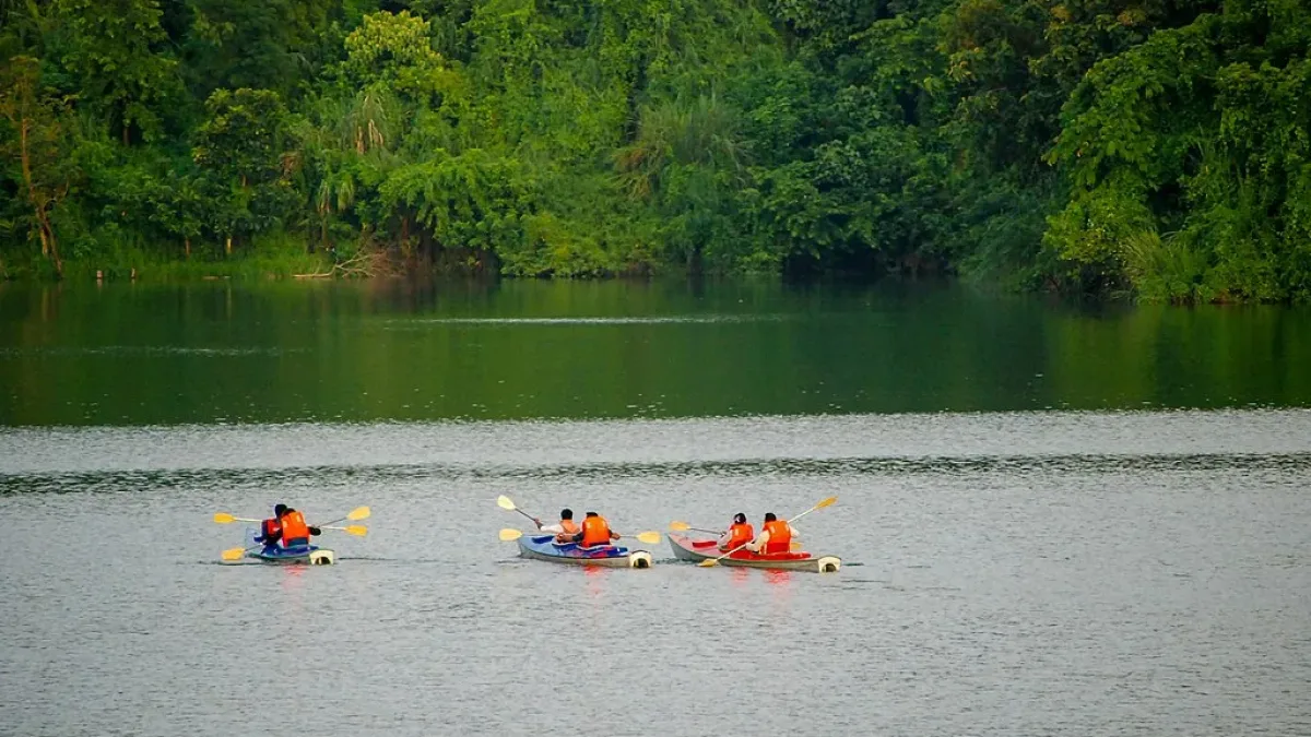 Kayaking at Mohamaya Lake